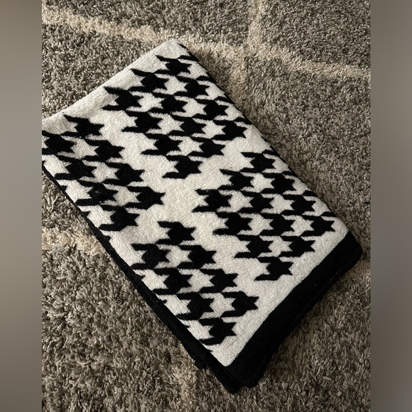 Black and White patterned throw blanket - Picture 1 of 1